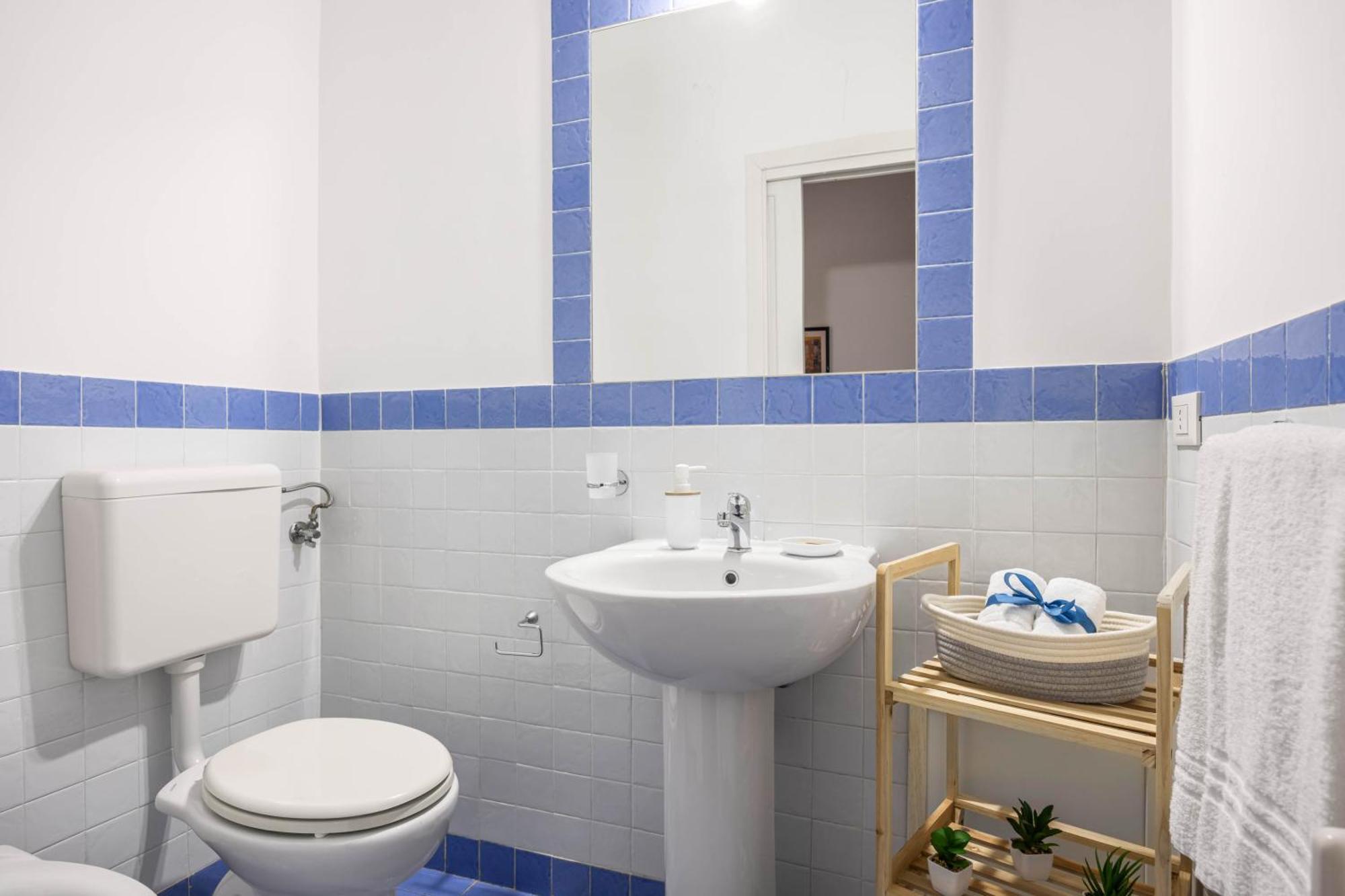 Sedie Volanti Apartment With Jacuzzi Palermo Bagian luar foto